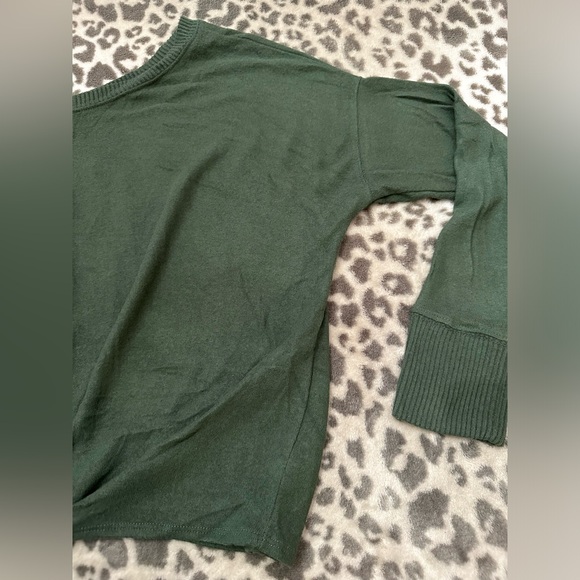 Abercrombie & Fitch Soft Wide Neck Tie Front Top in Green Size Medium - Picture 10 of 16